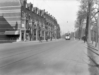 41949 Gezicht in de Catharijnesingel te Utrecht, uit het zuiden; links de ingang van de Pasteurstraat.